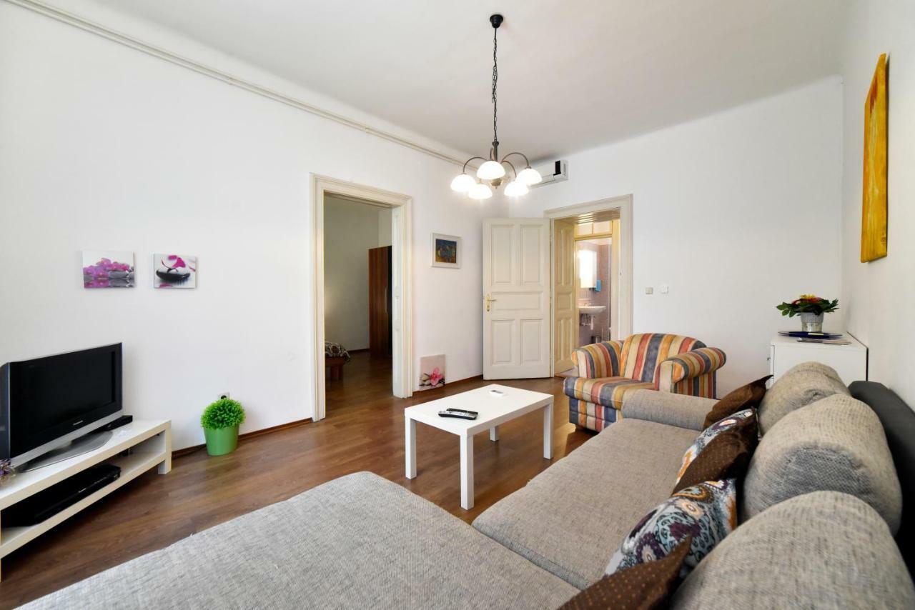 Apartment Central Zagabria Esterno foto